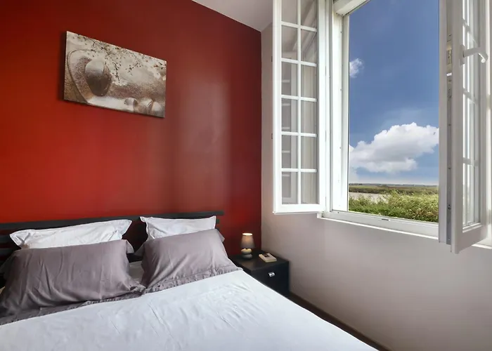 Maison Les Rives De Fichemore - 7 - Piscine *