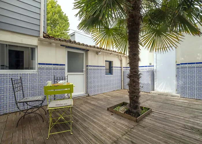 Maison Les Rives De Fichemore - 7 - Piscine *